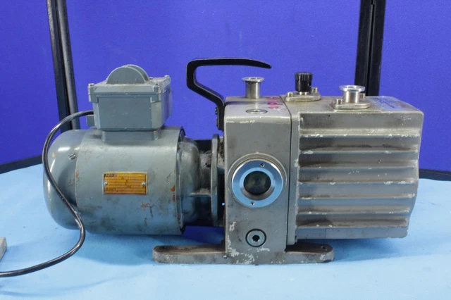 Leybold-Heraeus D4A Trivac Vacuum Rotary Vane Pump