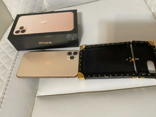 iPhone 11 Pro Max - Louis Vuitton LV Case - Black –