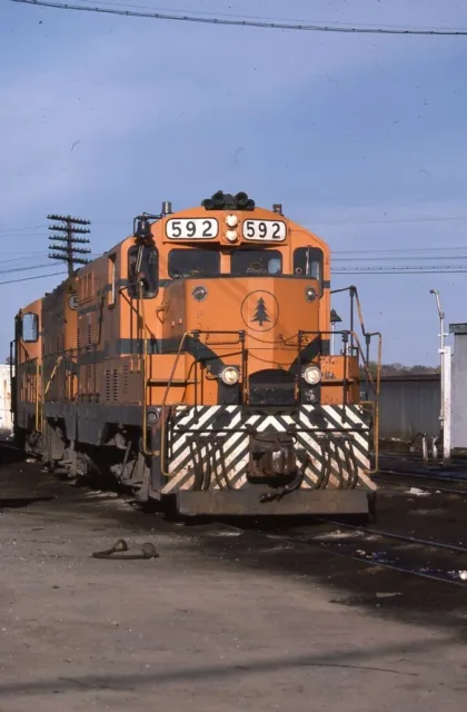 MEC MAINE CENTRAL Railroad Train Locomotive 592 Original 1983 Photo Slide