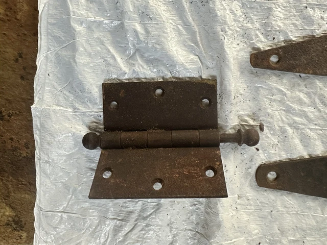 7 piece VTG Metal Barn Door T-Strap Hinges & more Rustic Primitive WI Barn Farm 7