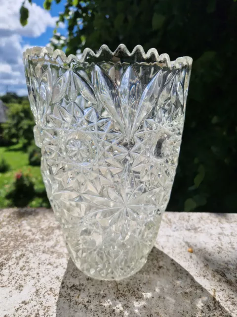 Grand Vase En Cristal Taillé Ancien
