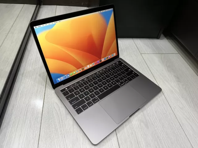 Apple MacBook Pro Retina 13.3" 2017 256GB SSD 16GB Ram 3.5GHz Core i7 Space Grey