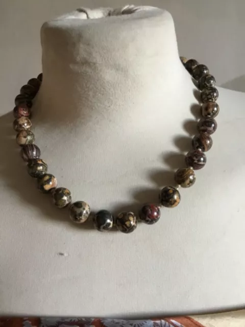 Collier pierre semi précieuse Jaspe Léopard en très bon état.