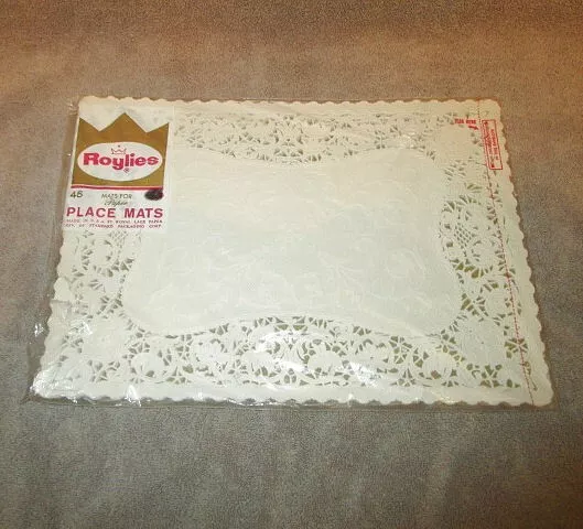 NOS Vintage ROYLIES Paper Lace PLACEMATS Lot Of 45 DOILIES Centerpiece 70s Table