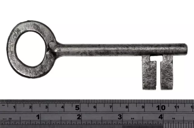 Antique Key - BRIDGE WARD Key with UNUSUAL Flat Bow 4⅜" - ref.k849 3