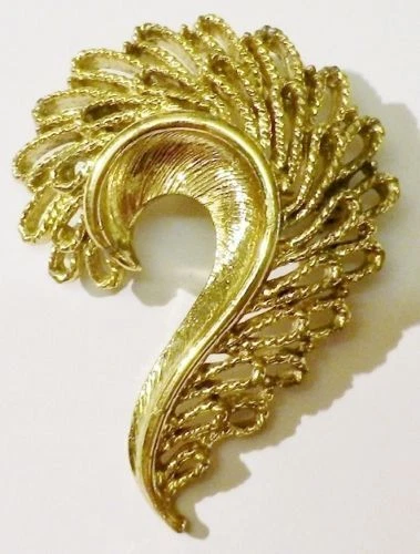 Broche Rare En Forme De Kangourou – Couleur Or, œil En Cristal Rubis – Modèle 2393