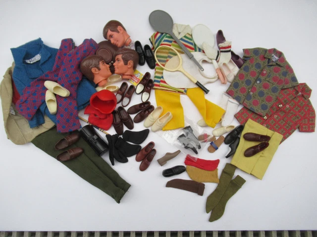 vintage KEN LOT dont 8 Paires de chaussures, habits, accessoires