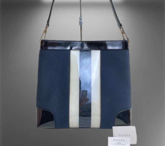 Mint Authentic Gucci Sherry Line one shoulder bag enamel black made in Italy