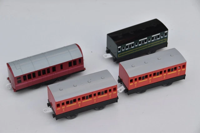 TOMY TRACKMASTER THOMAS the tank engine train set passenger coaches x 4 ...