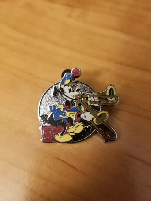 DLR 2010 Hidden Mickey Band Concert Goofy Disney Pin 75079