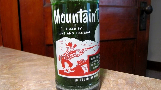 RARE MOUNTAIN DEW Filled Luke and Elle Mae 10 OZ ACL SODA BOTTLE HILLBILLY & JUG