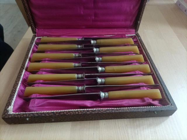 Lot De 6 Couteaux Et Porte-couteaux Art Déco – Bakélite Bordeaux – Années 30