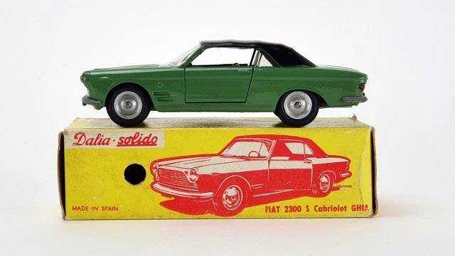 Solido série 100 - Fiat 2300 gris, phare diamand Cabriolet Ghia 1/43 Miniature old car collectible - France