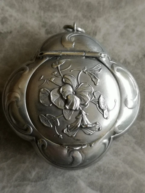 Poudrier Ancien En Argent Massif 900 - Riche Ciselage - Poudrier De Poche Vintage