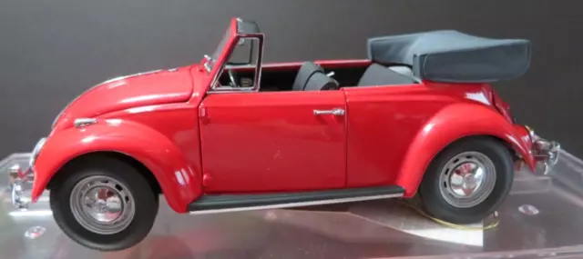 #6 1:24 Franklin Mint VW Bug Cabriolet WITH DISPLAY CASE
