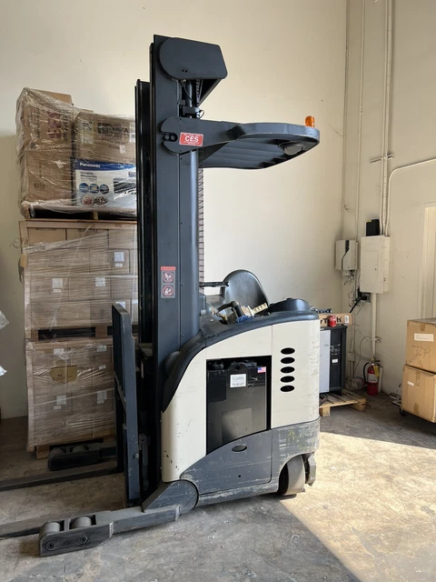 Crown RR5010-35 36V Electric Narrow Aisle Reach Truck Fork Lift Model Year 2000