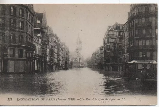 CPA - Inondations de PARIS - La Rue et la Gare de Lyon (Janvier1910)
