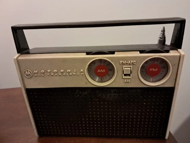 Radio Motorola ""Todos los Transistores"" AM-FM TP20GN De Colección Probada/Funciona