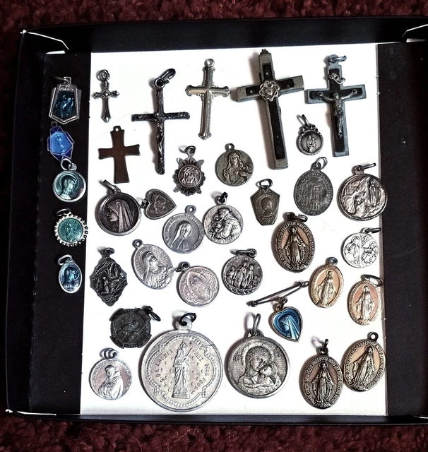 Grand Collier Chaîne Argent Massif Avec Croix Et Médailles Religieuses - Bijou Vintage Occasion
