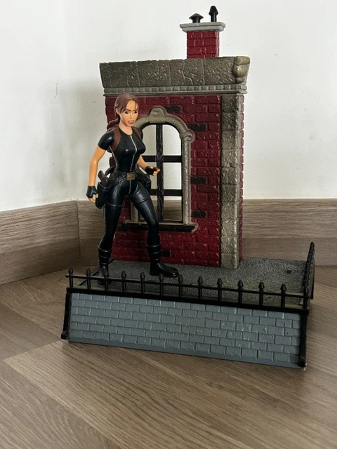 Figurine Tomb Raider Lara Croft Avec Doberman - Playmates - Blister Scellé