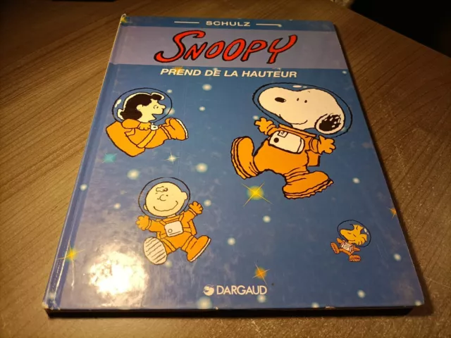 Livre BD , Snoopy , prend de la hauteur