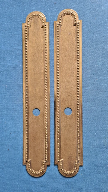 Béquilles et plaques en laiton de style Louis xv