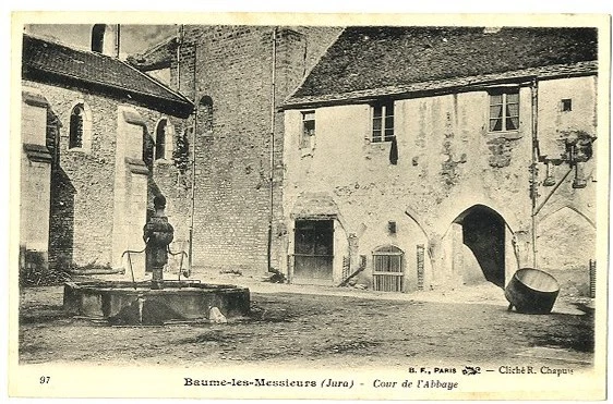CPA 39 Jura Baume-les-Messieurs Cour de l'Abbey