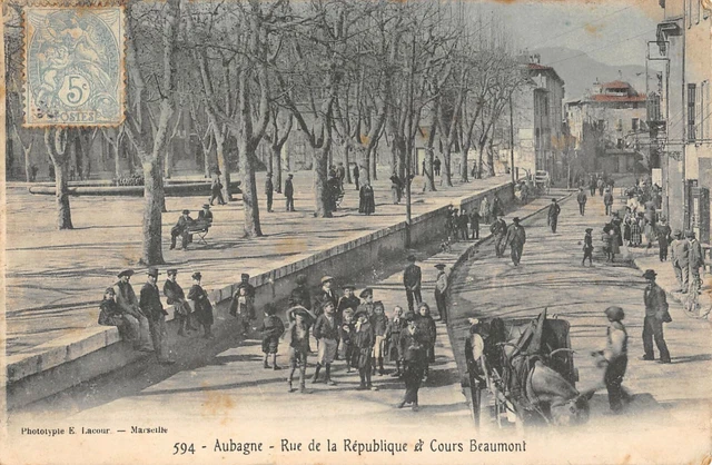 Cpa 13 Aubagne Rue De La Republique Et Cours Beaumont