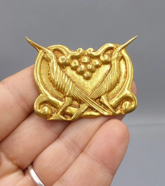 Broche Vintage En Bronze Signée Line Vautrin - Pièce De Collectioneur Dorée Et élégante.