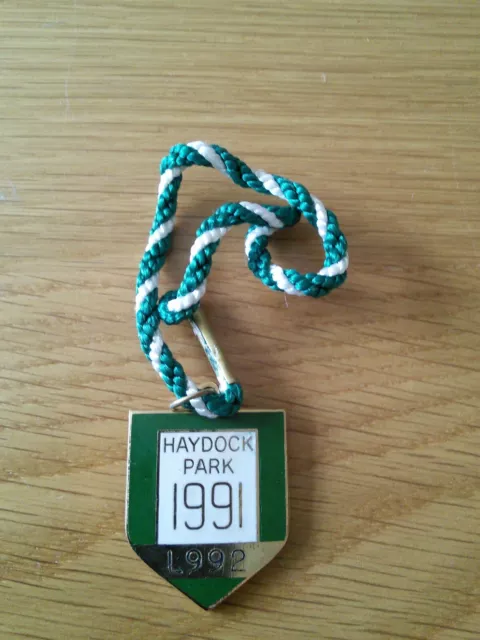 HAYDOCK PARK HORSE Racing Ladies Members Badge - 1992 $11.72
