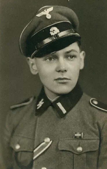 German WW II Photo  -----    Soldier