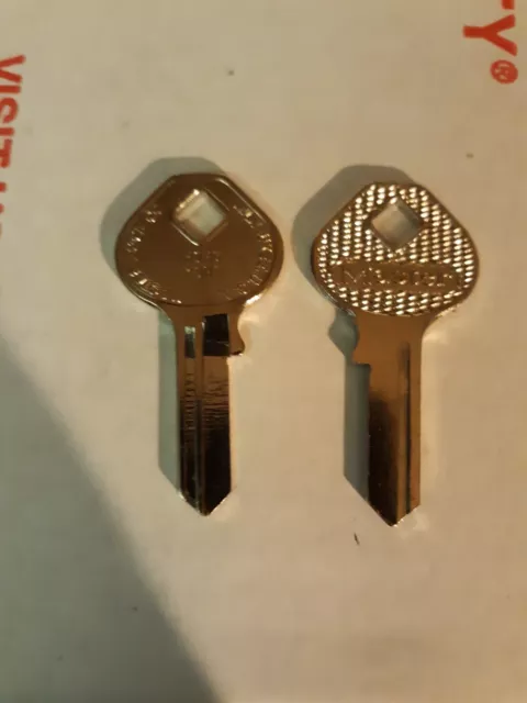 Lot of 15 Master Lock Key Blanks