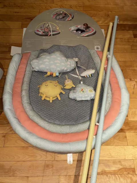 Mamas and papas rainbow shop lights and sound playmat