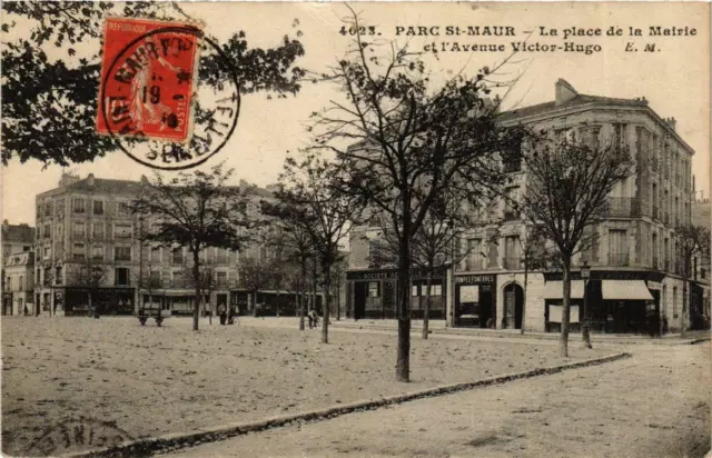 CPA PARC St-MAUR Place de la Mairie Avenue Victor-Hugo (869581)