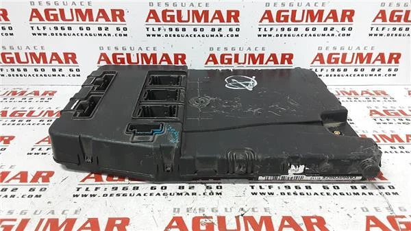 BOITIER FUSIBLES RENAULT Scenic II (JM)(2003->) 1.9 dCi 8200309693 EUR