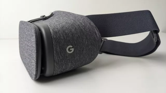 Google Daydream View VR Virtual Reality 3d Headset Charcoal Grey Plus Remote