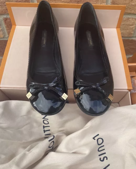 Louis Vuitton Black Leather Bow Flat Sandals Size 8.5/39 - Yoogi's Closet