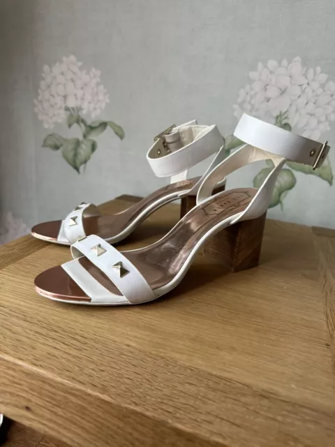 TED BAKER LADIES Block Heel White Leather Sandals Uk Size 4 30.00
