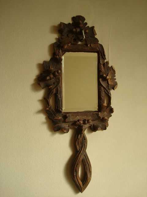 ancien miroir face à main en bois sculpté de la foret noire 19eme siecle