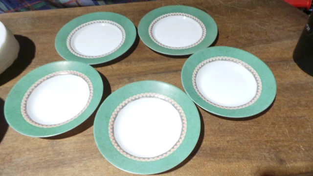 Lot de 5 assiettes bordure verte et losanges en Arcopal France
