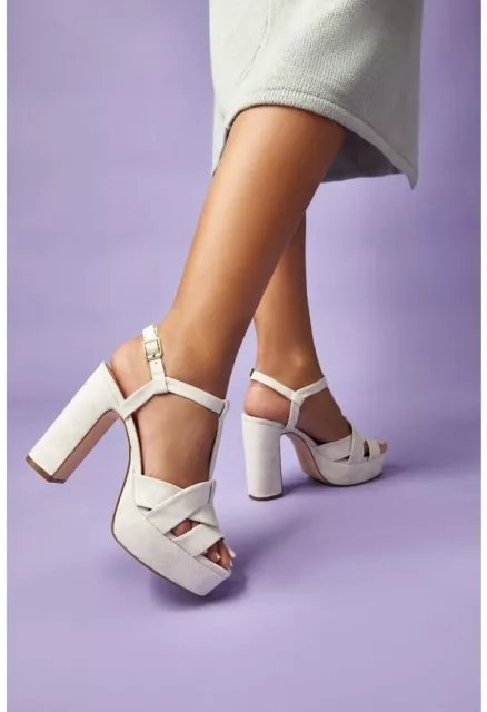 Just Fab Size 9 Cream Strappy Platform Sandal Heel Brocade Style Floral Design