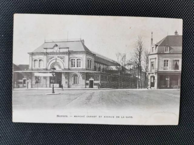 CPA 58 NEVERS - Marché Carnot et Avenue de la Gare