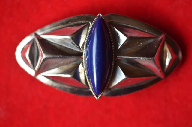 Ancienne boucle de ceinture Art Déco en métal argenté avec une pierre bleue