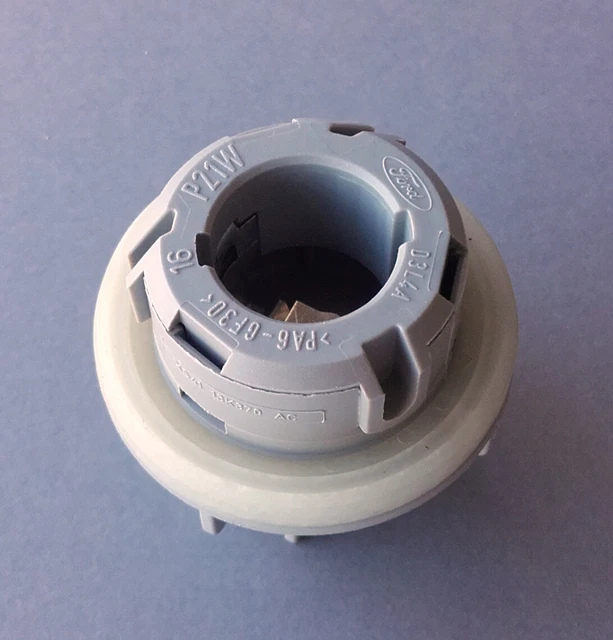 Freelander 1 Single Pole Rear Fog / Reverse Light Bulb Holder XBP100180