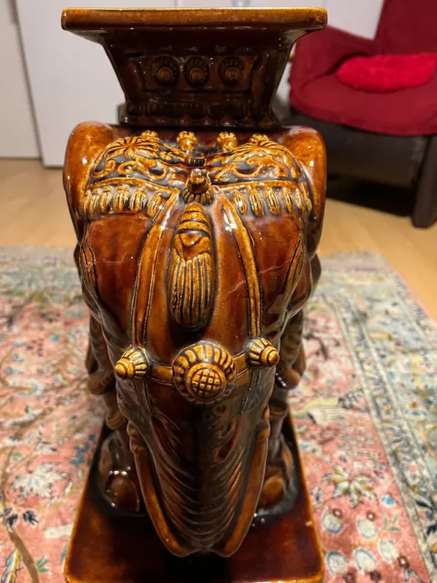 Großer Elefant Blumenhocker ,glasiert uni brau Keramik Blumensäule Blumenständer