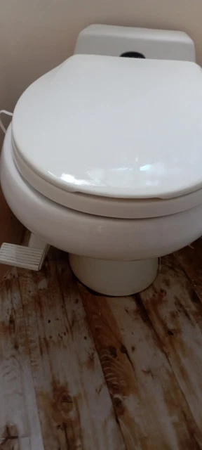 Sealane Dometic Vacuflush Toilette mit Zubehör,Tank, Pumpe, Entenschnabelventile