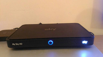 CON HARD DISK Sky DECODER SKY Q BKACK DVB-T2 VISIONE HD CON TUTTE LE SCHEDE SAT 