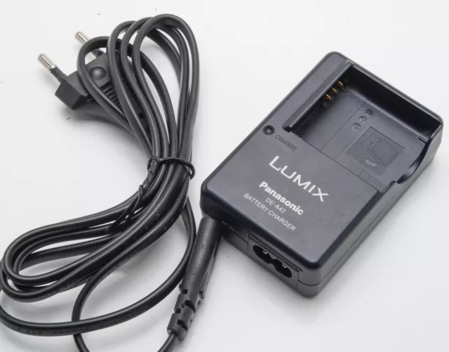 original genuine Panasonic Lumix DE-A42 Battery Charger Ladegerät