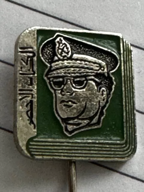 MUAMMAR al GADDAFI (Colonel Gaddafi) Libya president - orig. vintage pin 1980s