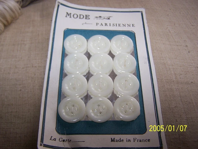 Lot De Boutons Anciens Sur Carte D'origine - Numéro 2 - Occasion